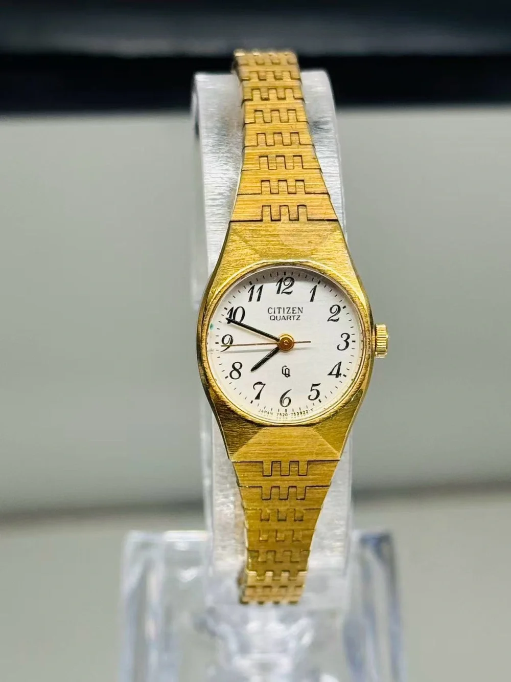 Vintage Citizen Quartz Ladies Gold Tone Watch White Dial 18mm Runs New Battery